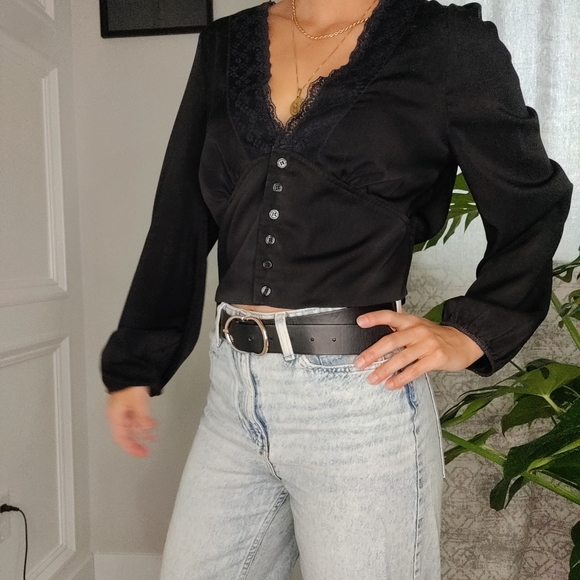 Stunning 🥰 Buffalo Silky Laced Blouse Top - Picture 4 of 4